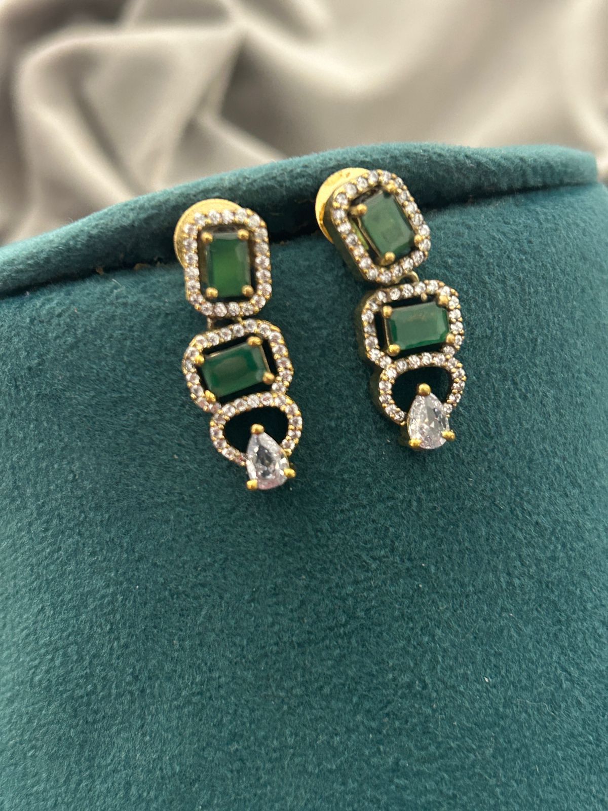 Emerald Grace Diamond Look Necklace Set